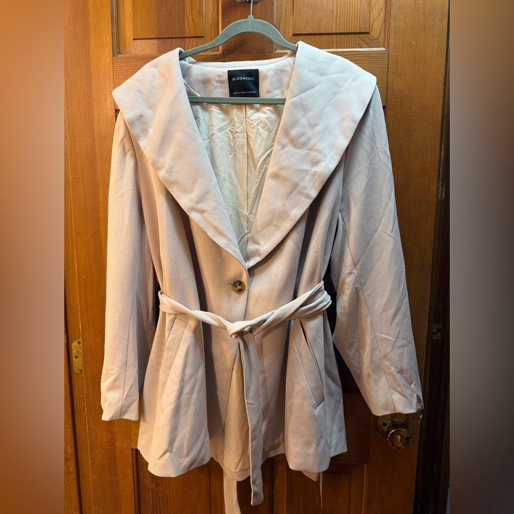 BloomChic Dusty Cream Belted Jacket with Wide Collar NWT